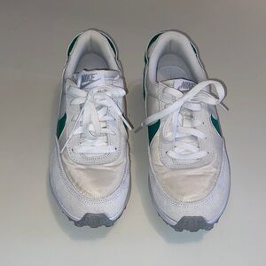 Women's Nike Waffle Debut